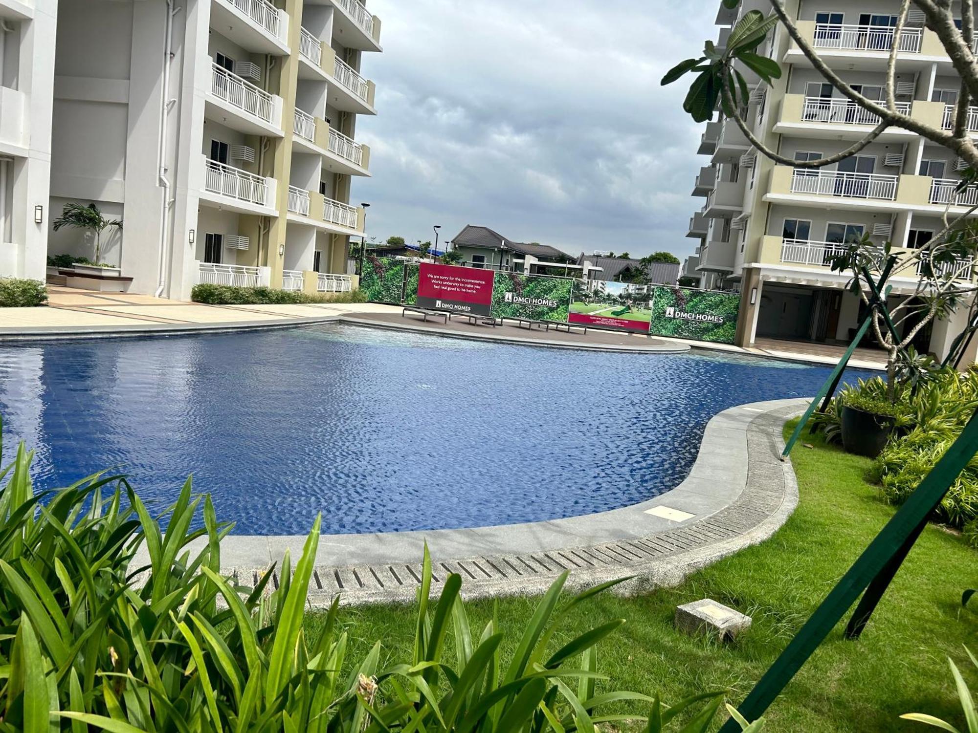 The Atherton Paranaque City Екстер'єр фото