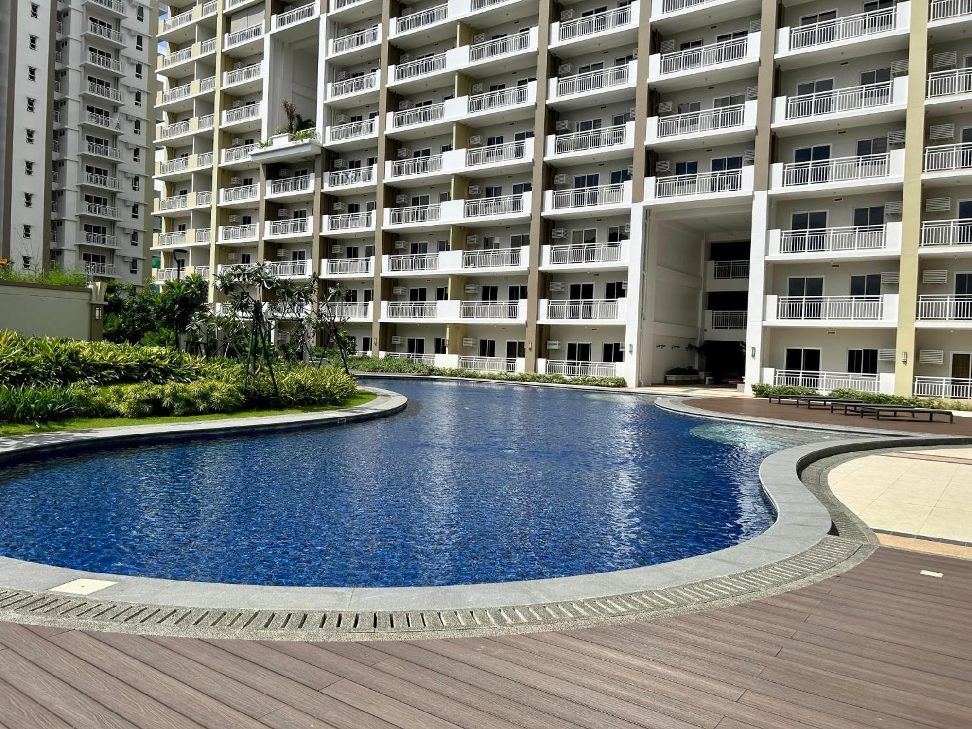 The Atherton Paranaque City Екстер'єр фото